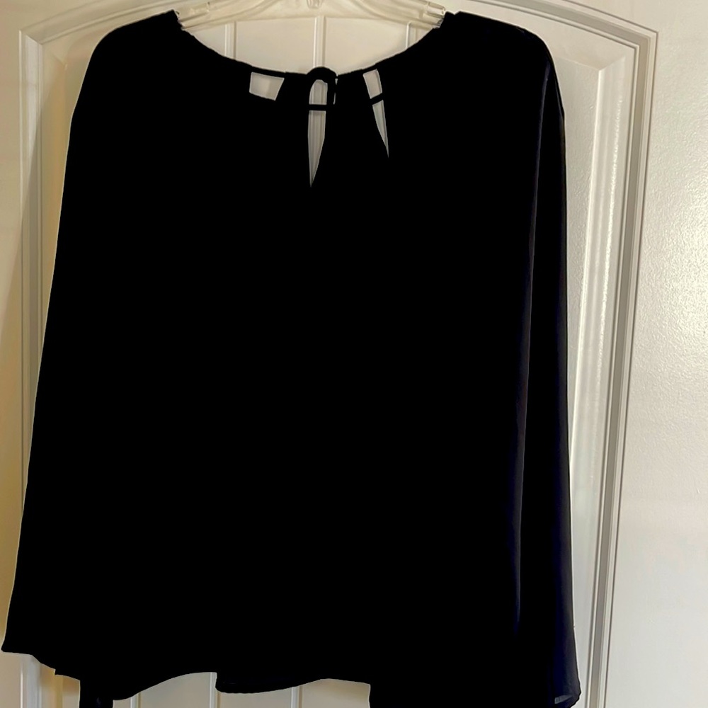 Keyhole Detail neck blouse